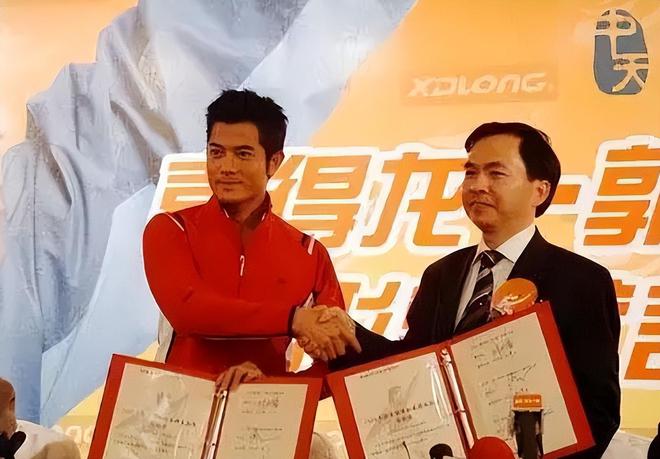神坛的4个国产运动鞋看谁还在乱跟风？九游会·j9网站曾被吹上天如今却跌落(图8)