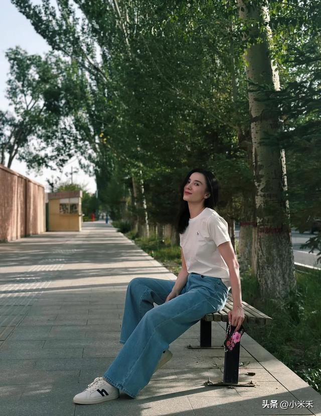 这组日常随拍松弛感满满！J9真人游戏第一品牌宋佳(图2)