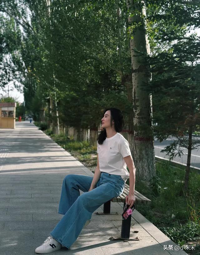 这组日常随拍松弛感满满！J9真人游戏第一品牌宋佳(图3)